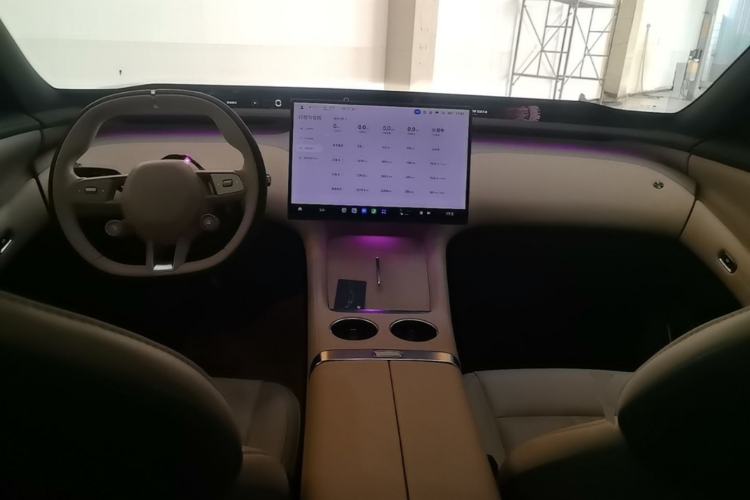 Used Xiaomi Auto YU7 2025 Ultra-Long Range Rear-Wheel Drive Version Center Console