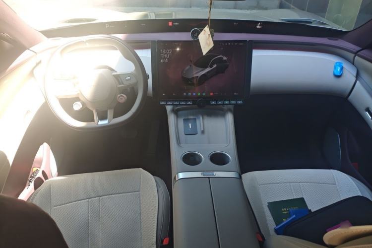 Used Xiaomi Auto YU7 2025 Ultra-Long Range Rear-Wheel Drive Version Center Console