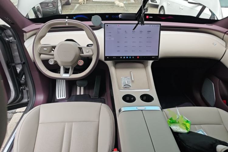 Used Xiaomi Auto YU7 2025 Ultra-Long Range Rear-Wheel Drive Version Center Console
