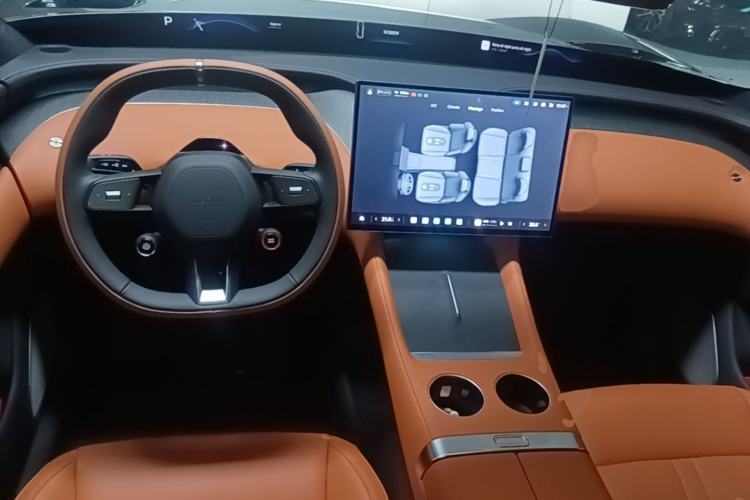 Used Xiaomi Auto YU7 2025 Ultra-Long Range High-Performance All-Wheel-Drive Max Edition Center Console