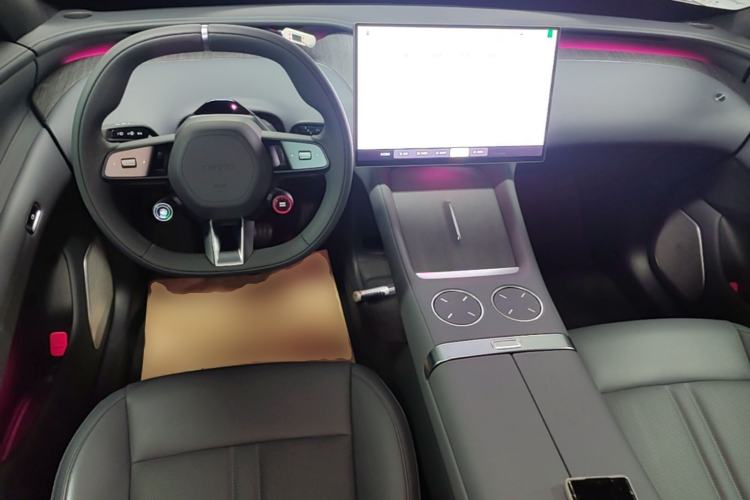 Used Xiaomi Auto YU7 2025 Ultra-Long Range Rear-Wheel Drive Version Center Console