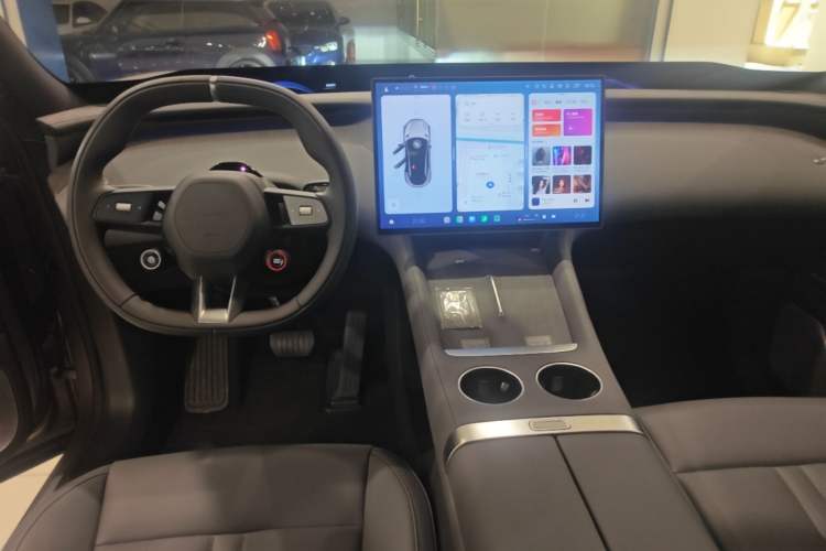Used Xiaomi Auto YU7 2025 Ultra-Long Range Rear-Wheel Drive Version Center Console