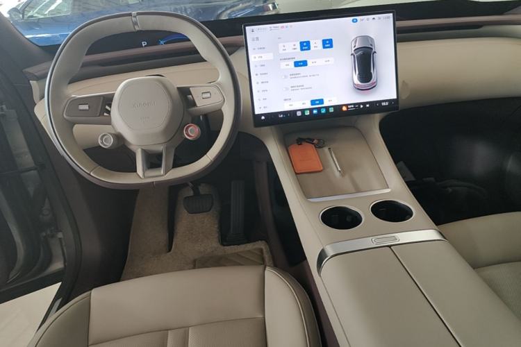 Used Xiaomi Auto YU7 2025 Ultra-Long Range Rear-Wheel Drive Version Center Console
