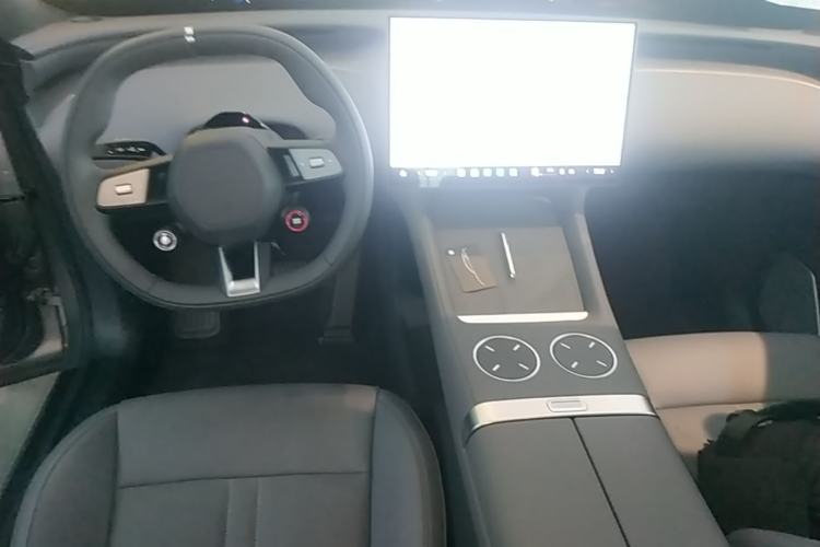 Used Xiaomi Auto YU7 2025 Ultra-Long Range Rear-Wheel Drive Version Center Console
