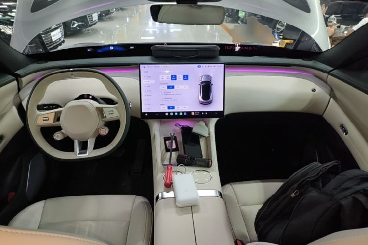 Used Xiaomi Auto YU7 2025 Ultra-Long Range Rear-Wheel Drive Version Center Console