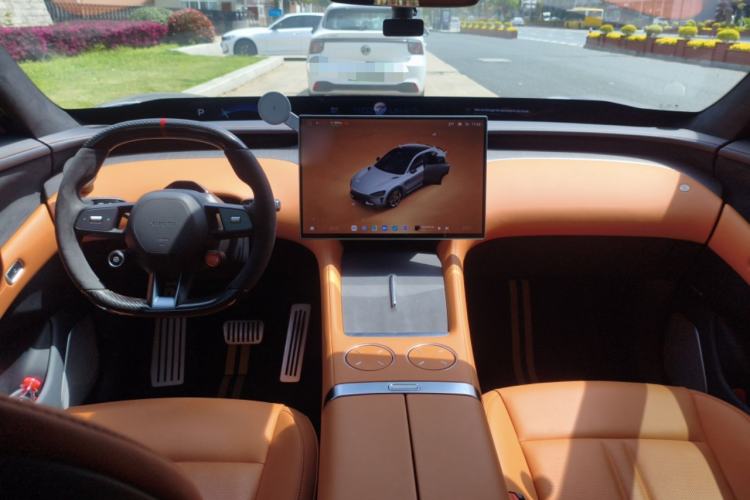 Used Xiaomi Auto YU7 2025 Ultra-Long Range High-Performance All-Wheel-Drive Max Edition Center Console