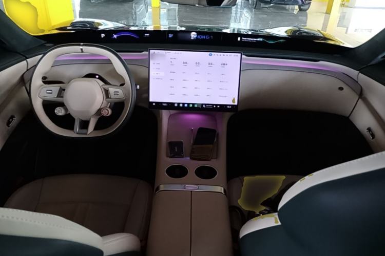 Used Xiaomi Auto YU7 2025 Ultra-Long Range High-Performance All-Wheel-Drive Max Edition Center Console