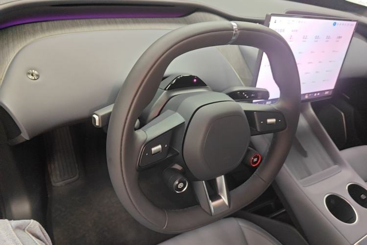 Used Xiaomi Auto YU7 2025 Ultra-Long Range Rear-Wheel Drive Version Center Console