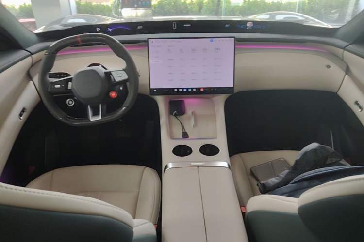 Used Xiaomi Auto YU7 2025 Ultra-Long Range High-Performance All-Wheel-Drive Max Edition Center Console