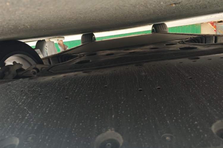 Used Xiaomi Auto YU7 2025 Ultra-Long Range High-Performance All-Wheel-Drive Max Edition Chassis Front