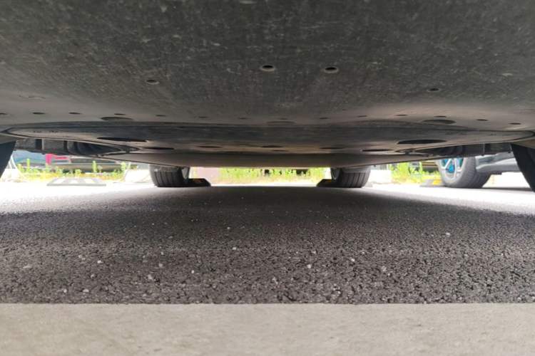 Used Xiaomi Auto YU7 2025 Ultra-Long Range High-Performance All-Wheel-Drive Max Edition Chassis Front
