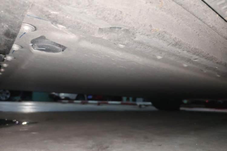 Used Xiaomi Auto YU7 2025 Ultra-Long Range High-Performance All-Wheel-Drive Max Edition Chassis Front Left