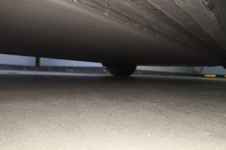 Used Xiaomi Auto YU7 2025 Ultra-Long Range High-Performance All-Wheel-Drive Max Edition Chassis Front Left