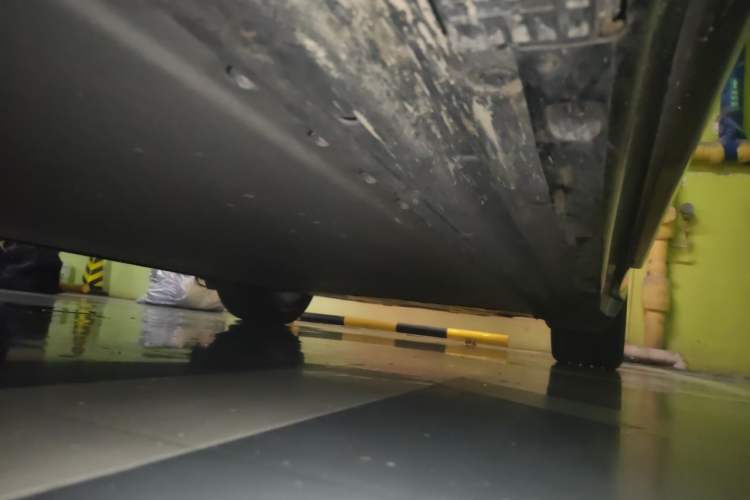 Used Xiaomi Auto YU7 2025 Ultra-Long Range High-Performance All-Wheel-Drive Max Edition Chassis Front Left
