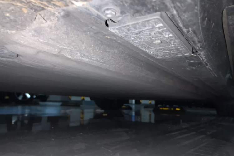 Used Xiaomi Auto YU7 2025 Ultra-Long Range High-Performance All-Wheel-Drive Max Edition Chassis Front Left