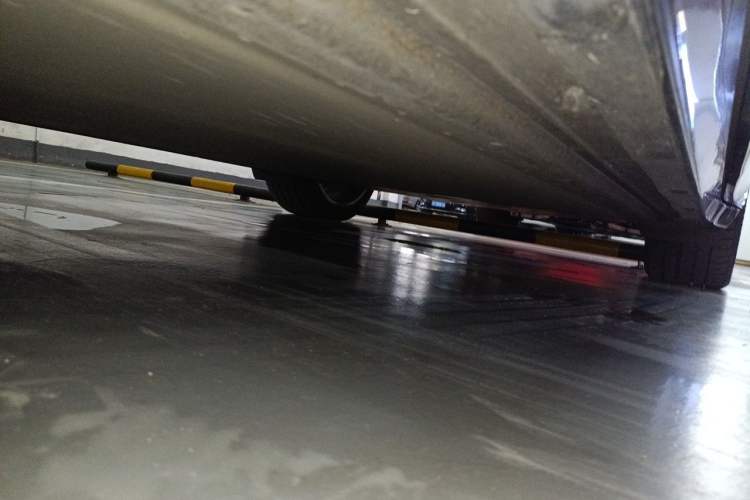 Used Xiaomi Auto YU7 2025 Ultra-Long Range High-Performance All-Wheel-Drive Max Edition Chassis Front Left