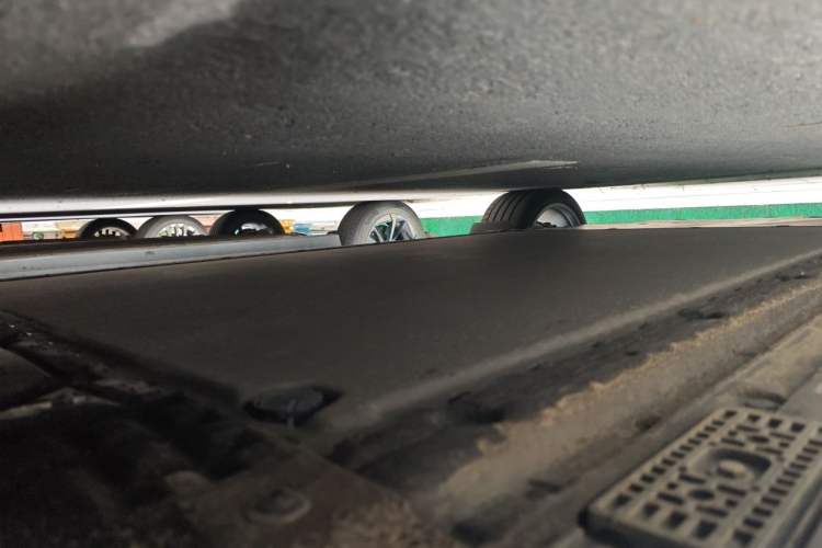 Used Xiaomi Auto YU7 2025 Ultra-Long Range High-Performance All-Wheel-Drive Max Edition Chassis Front Right