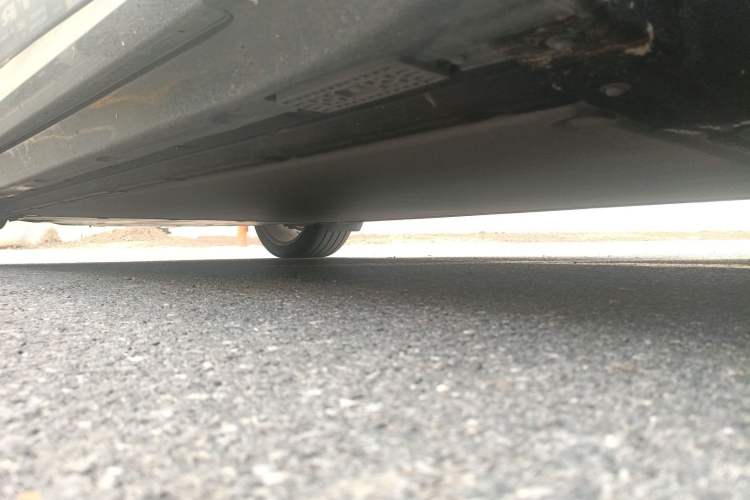 Used Xiaomi Auto YU7 2025 Ultra-Long Range High-Performance All-Wheel-Drive Max Edition Chassis Front Right