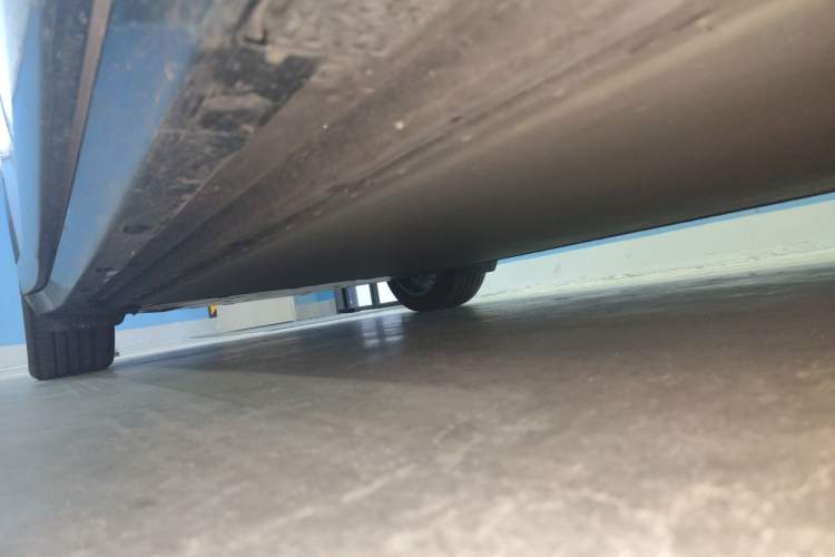 Used Xiaomi Auto YU7 2025 Ultra-Long Range High-Performance All-Wheel-Drive Max Edition Chassis Front Right