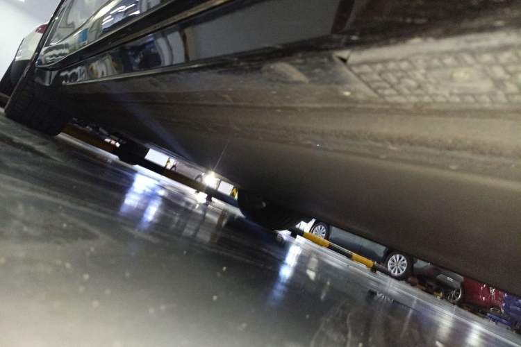 Used Xiaomi Auto YU7 2025 Ultra-Long Range High-Performance All-Wheel-Drive Max Edition Chassis Front Right