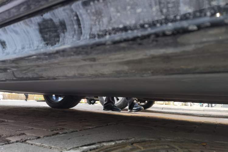 Used Xiaomi Auto YU7 2025 Ultra-Long Range Rear-Wheel Drive Version Chassis Front Right