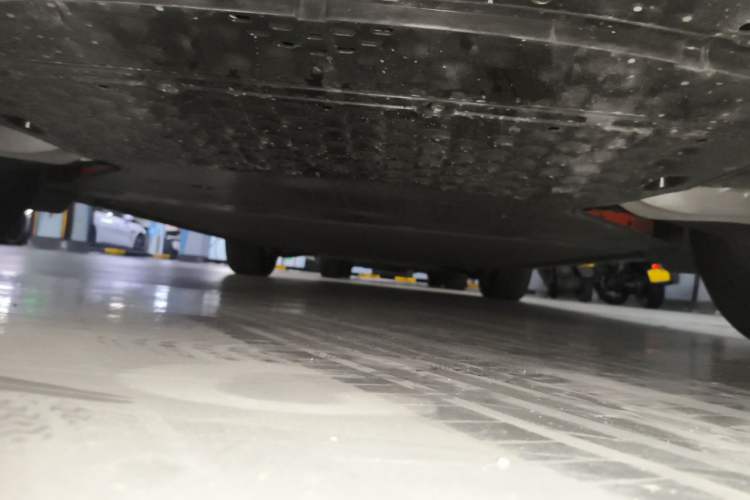 Used Xiaomi Auto YU7 2025 Ultra-Long Range High-Performance All-Wheel-Drive Max Edition Chassis Rear