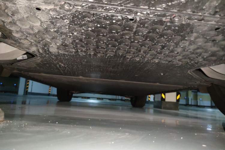 Used Xiaomi Auto YU7 2025 Ultra-Long Range High-Performance All-Wheel-Drive Max Edition Chassis Rear