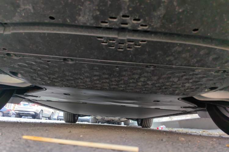 Used Xiaomi Auto YU7 2025 Ultra-Long Range High-Performance All-Wheel-Drive Max Edition Chassis Rear