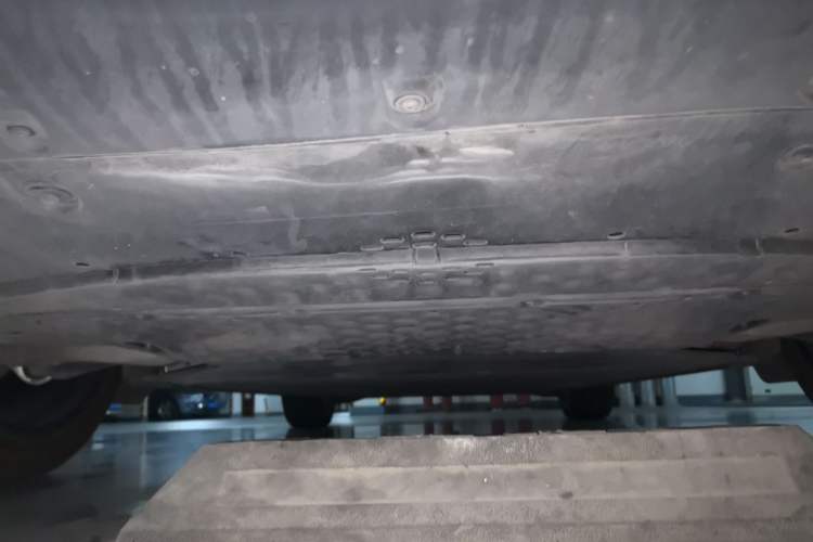 Used Xiaomi Auto YU7 2025 Ultra-Long Range High-Performance All-Wheel-Drive Max Edition Chassis Rear