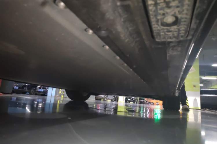 Used Xiaomi Auto YU7 2025 Ultra-Long Range High-Performance All-Wheel-Drive Max Edition Chassis Rear Right