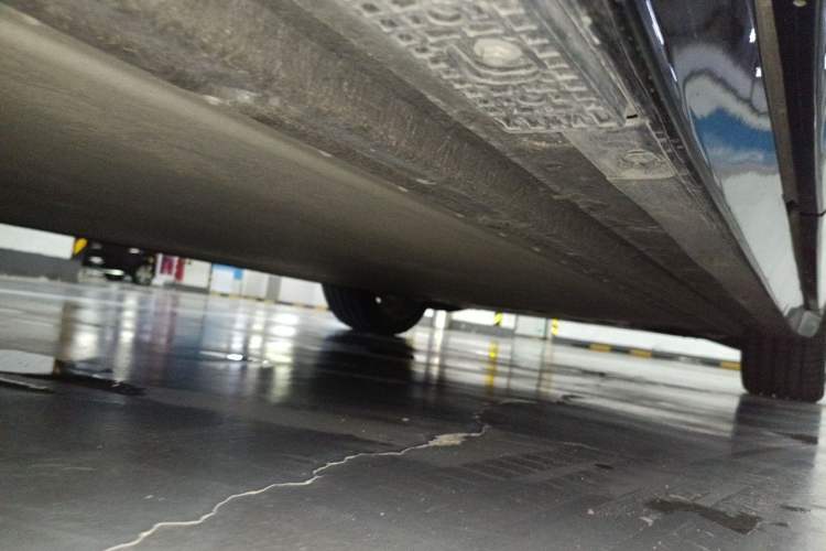 Used Xiaomi Auto YU7 2025 Ultra-Long Range High-Performance All-Wheel-Drive Max Edition Chassis Rear Right