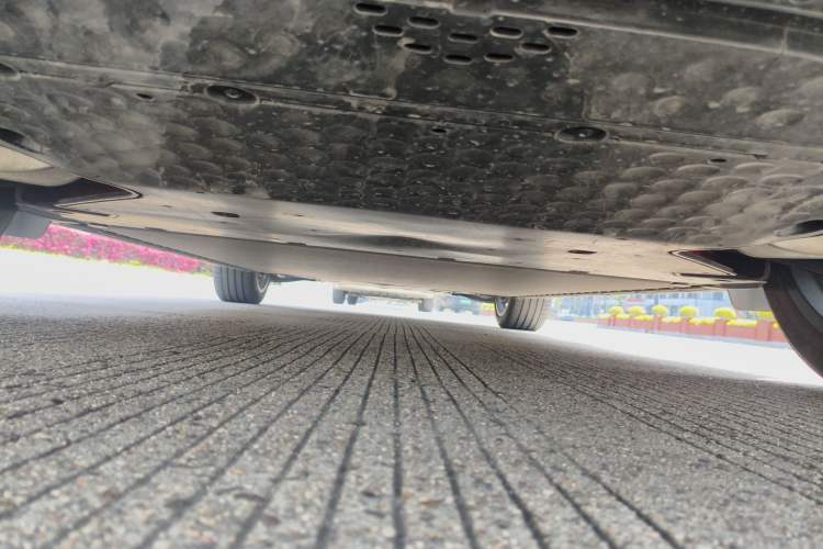 Used Xiaomi Auto YU7 2025 Ultra-Long Range High-Performance All-Wheel-Drive Max Edition Chassis Rear
