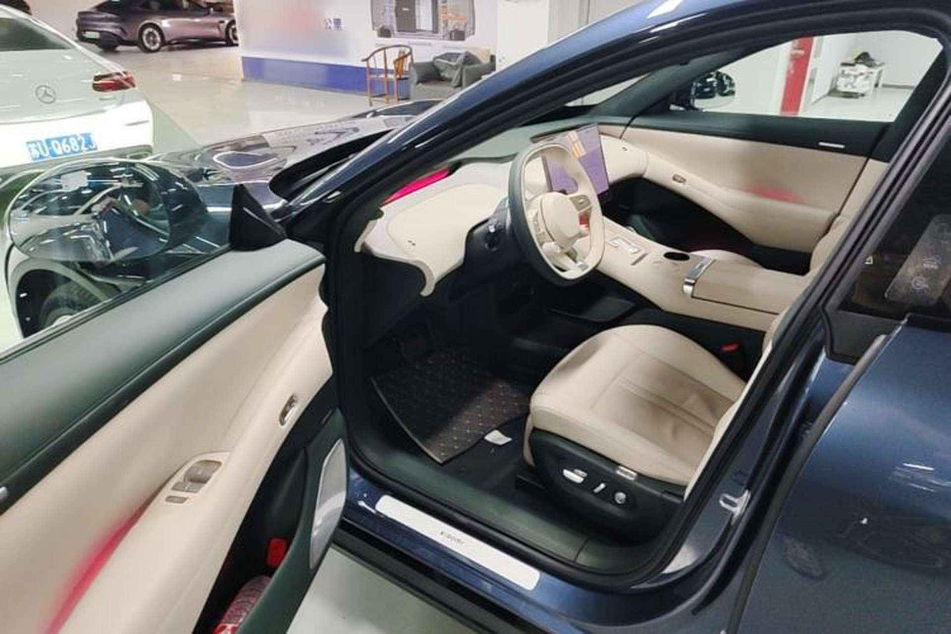 Used Xiaomi Auto YU7 2025 Ultra-Long Range High-Performance All-Wheel-Drive Max Edition Driver Seat