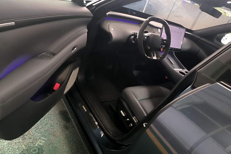Used Xiaomi Auto YU7 2025 Ultra-Long Range High-Performance All-Wheel-Drive Max Edition Driver Seat