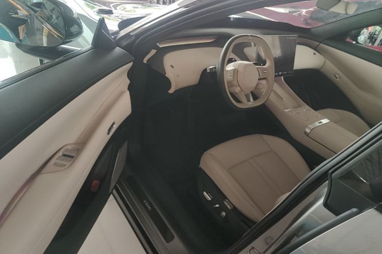 Used Xiaomi Auto YU7 2025 Ultra-Long Range High-Performance All-Wheel-Drive Max Edition Driver Seat