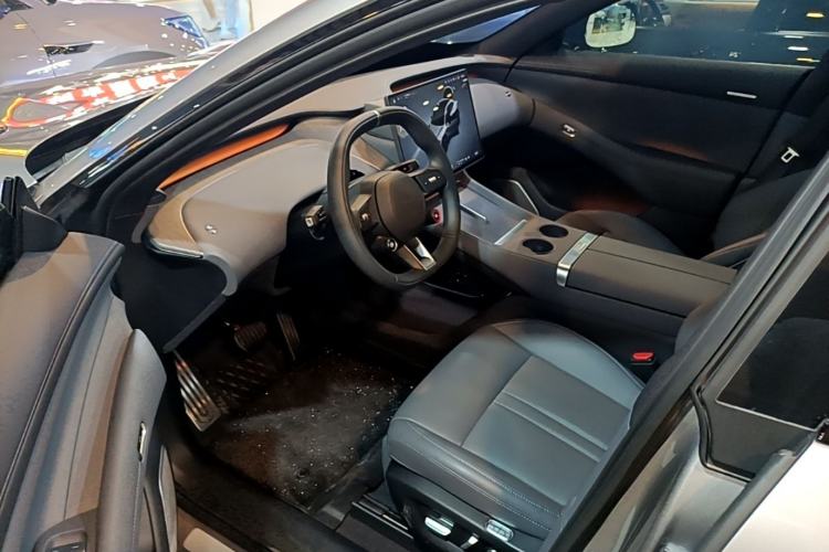 Used Xiaomi Auto YU7 2025 Ultra-Long Range Rear-Wheel Drive Version Driver Seat