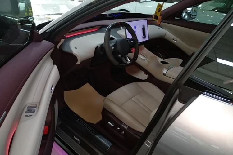 Used Xiaomi Auto YU7 2025 Ultra-Long Range High-Performance All-Wheel-Drive Max Edition Driver Seat