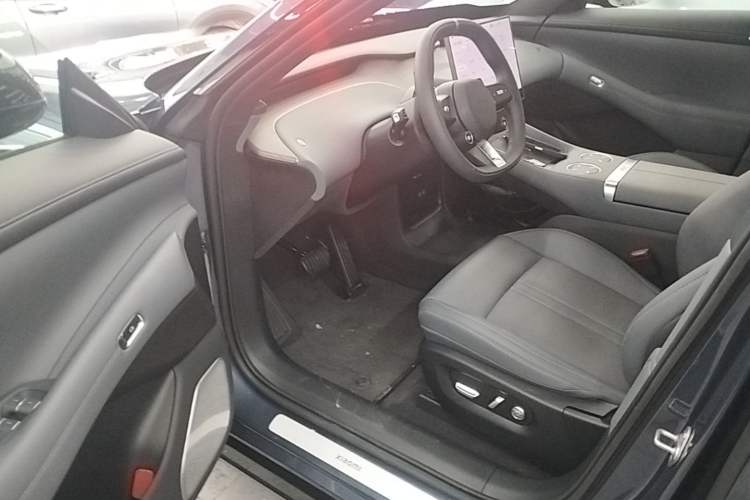Used Xiaomi Auto YU7 2025 Ultra-Long Range Rear-Wheel Drive Version Driver Seat
