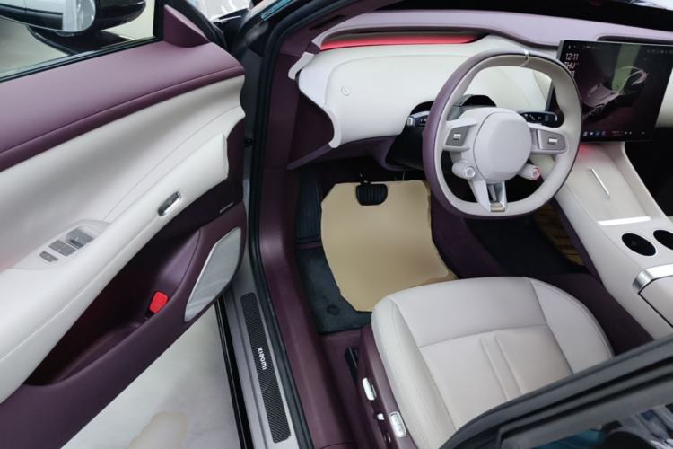 Used Xiaomi Auto YU7 2025 Ultra-Long Range High-Performance All-Wheel-Drive Max Edition Driver Seat