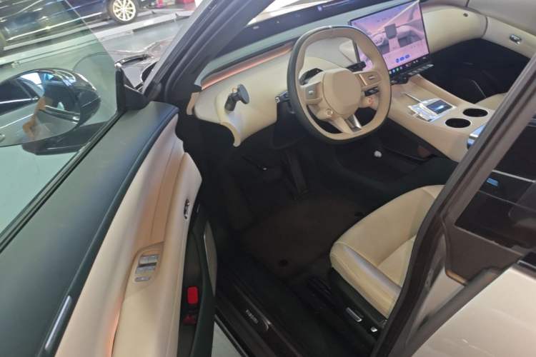 Used Xiaomi Auto YU7 2025 Ultra-Long Range High-Performance All-Wheel-Drive Max Edition Driver Seat
