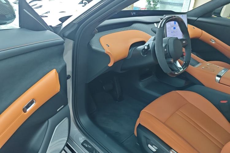 Used Xiaomi Auto YU7 2025 Ultra-Long Range High-Performance All-Wheel-Drive Max Edition Driver Seat