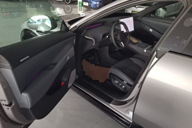 Used Xiaomi Auto YU7 2025 Ultra-Long Range Rear-Wheel Drive Version Driver Seat