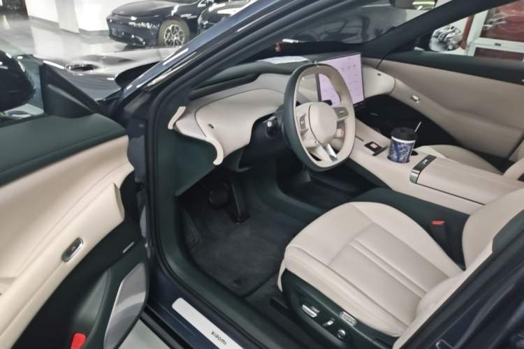 Used Xiaomi Auto YU7 2025 Ultra-Long Range High-Performance All-Wheel-Drive Max Edition Driver Seat