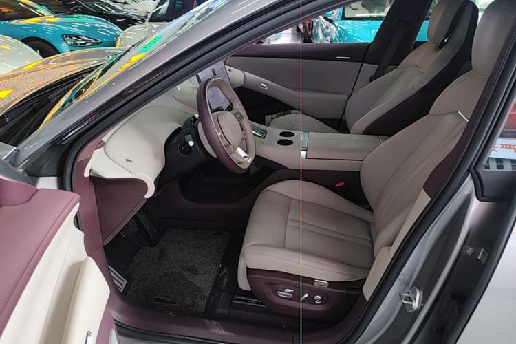 Used Xiaomi Auto YU7 2025 Ultra-Long Range High-Performance All-Wheel-Drive Max Edition Driver Seat
