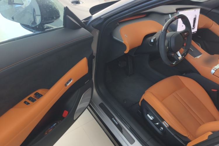 Used Xiaomi Auto YU7 2025 Ultra-Long Range High-Performance All-Wheel-Drive Max Edition Driver Seat