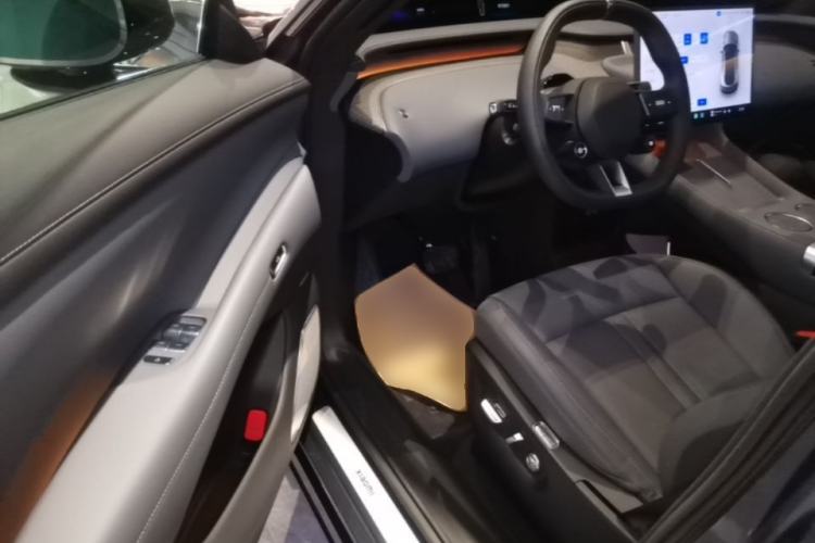Used Xiaomi Auto YU7 2025 Ultra-Long Range High-Performance All-Wheel-Drive Max Edition Driver Seat