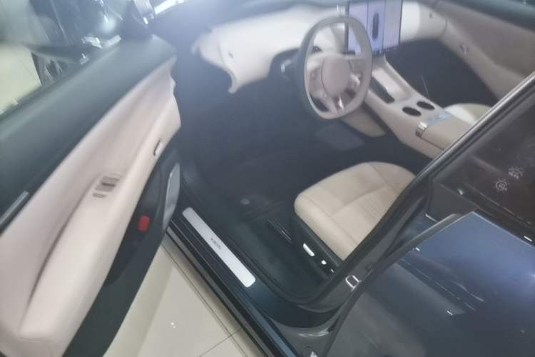 Used Xiaomi Auto YU7 2025 Ultra-Long Range Rear-Wheel Drive Version Driver Seat