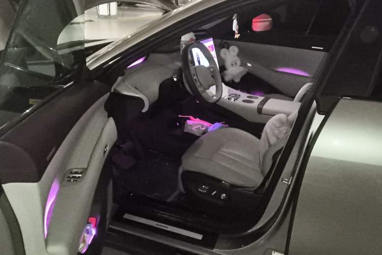 Used Xiaomi Auto YU7 2025 Ultra-Long Range Rear-Wheel Drive Version Driver Seat