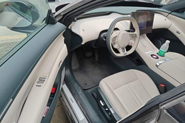 Used Xiaomi Auto YU7 2025 Ultra-Long Range Rear-Wheel Drive Version Driver Seat