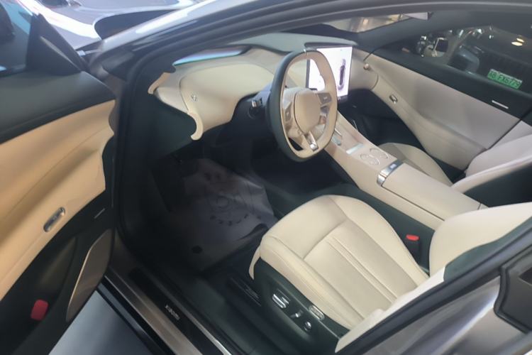 Used Xiaomi Auto YU7 2025 Ultra-Long Range High-Performance All-Wheel-Drive Max Edition Driver Seat